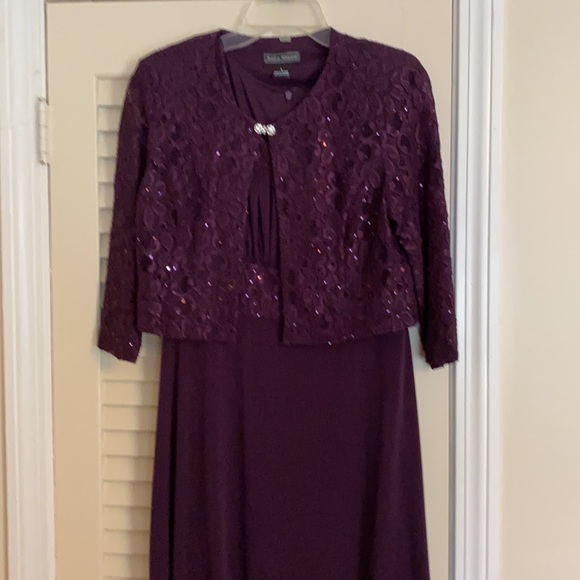 Woman’s Cocktail Dress - Picture 4 of 6